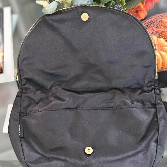 Lululemon Crossbody Bag Large 5L foldable storage bag, shoulder bag, Fanny Pack. - Picture 4 of 10